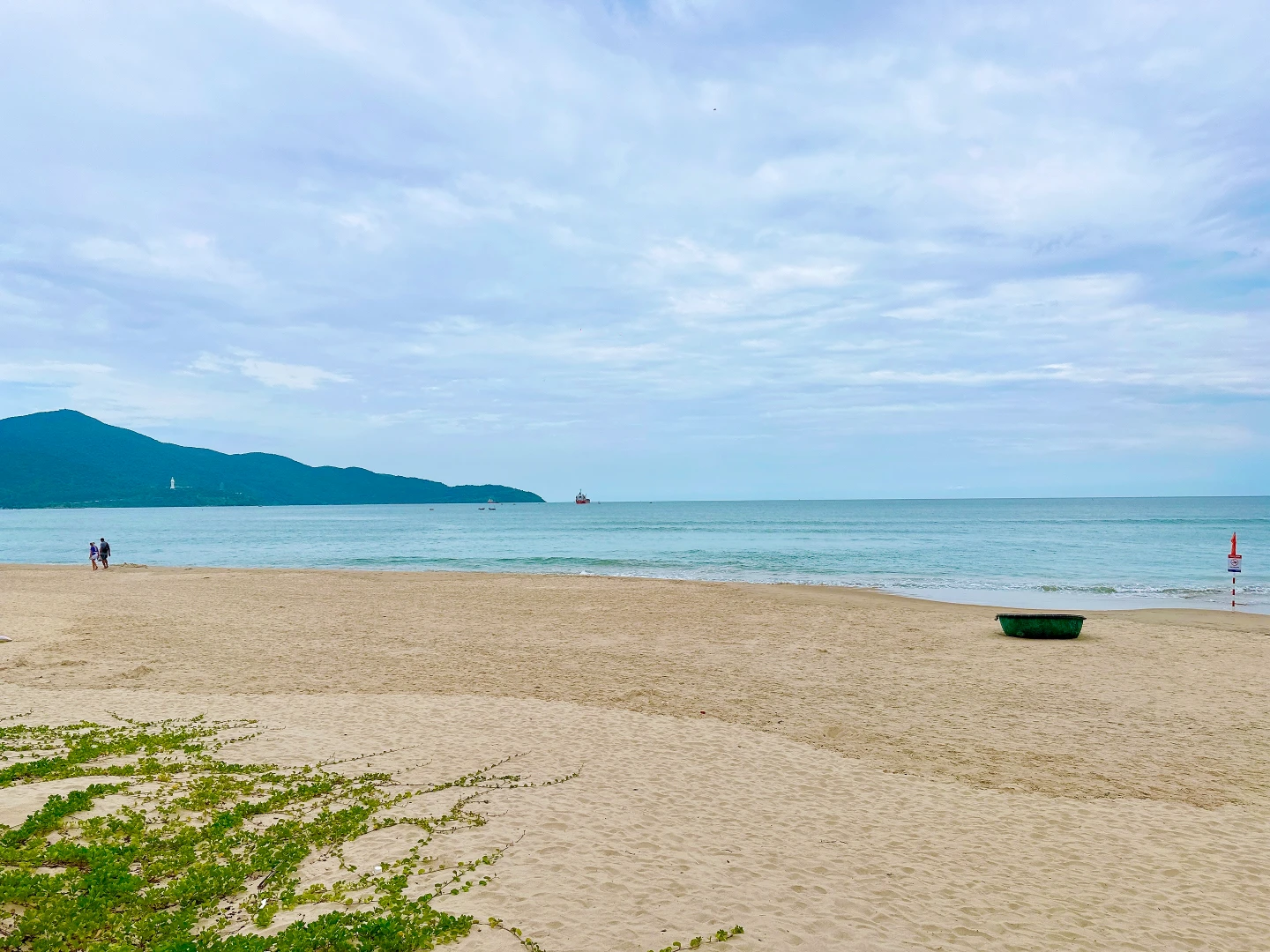 峴港的「美溪沙灘」(My Khe Beach)被譽為「東方夏威夷」。劉沛妘攝