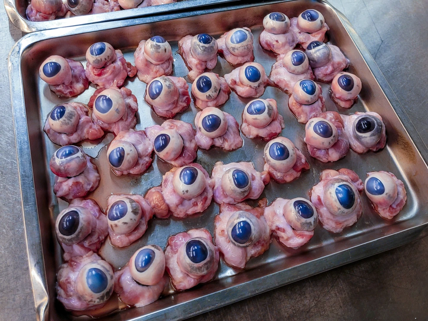 「眼球」的口感類似魷魚嘴。取自FB@拉麵公子