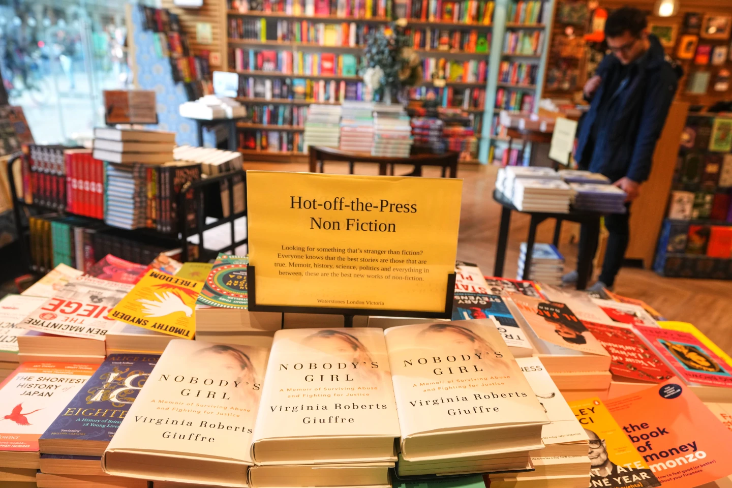 安德魯性醜聞受害者朱弗里遺作回憶錄《Nobody’s Girl》10月21日出版,揭露更多細節。美聯社