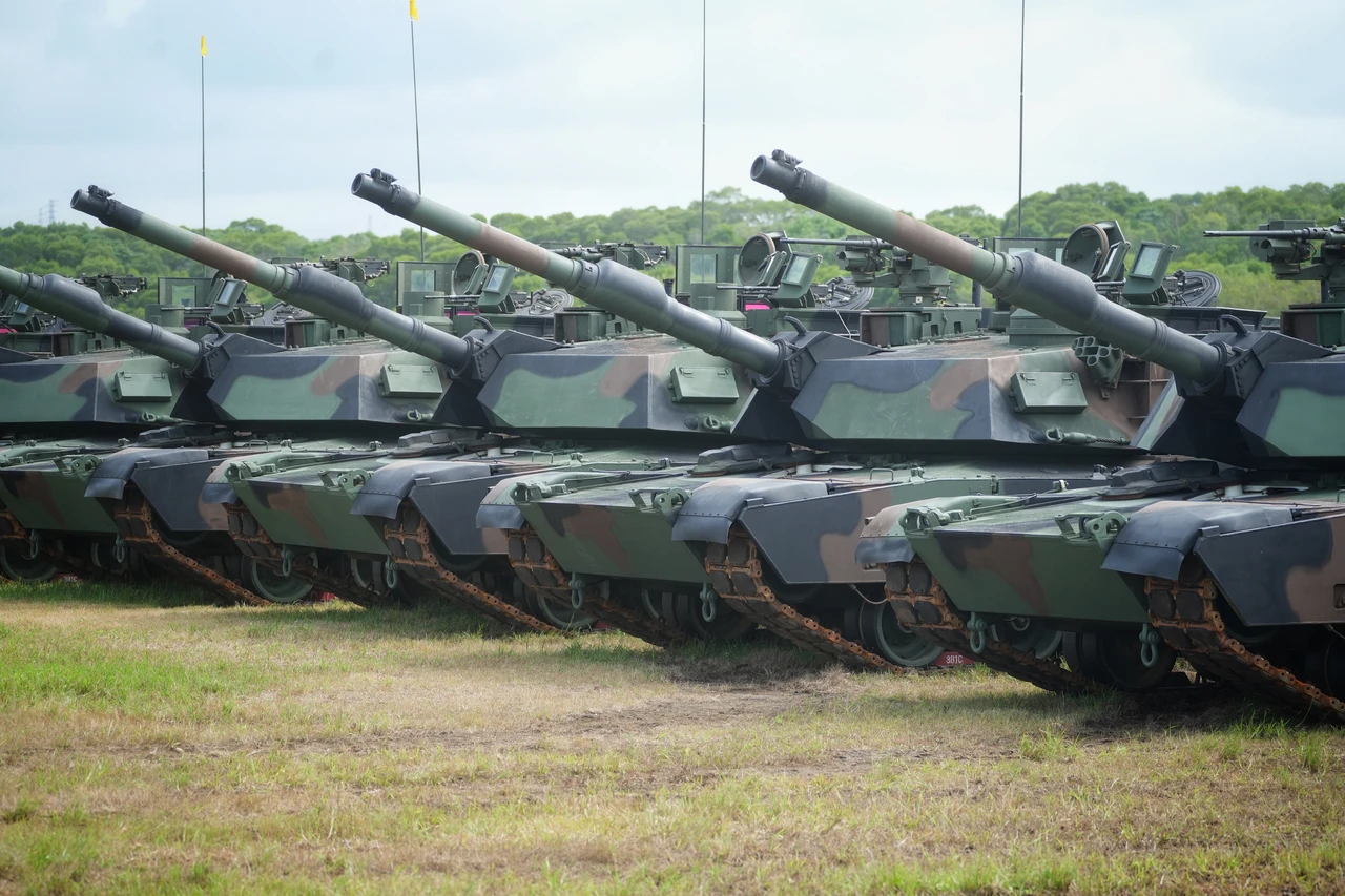 「地表最強戰車」M1A2T成軍 賴清德暗嗆鄭麗文:接受侵略者主張無法達到和平