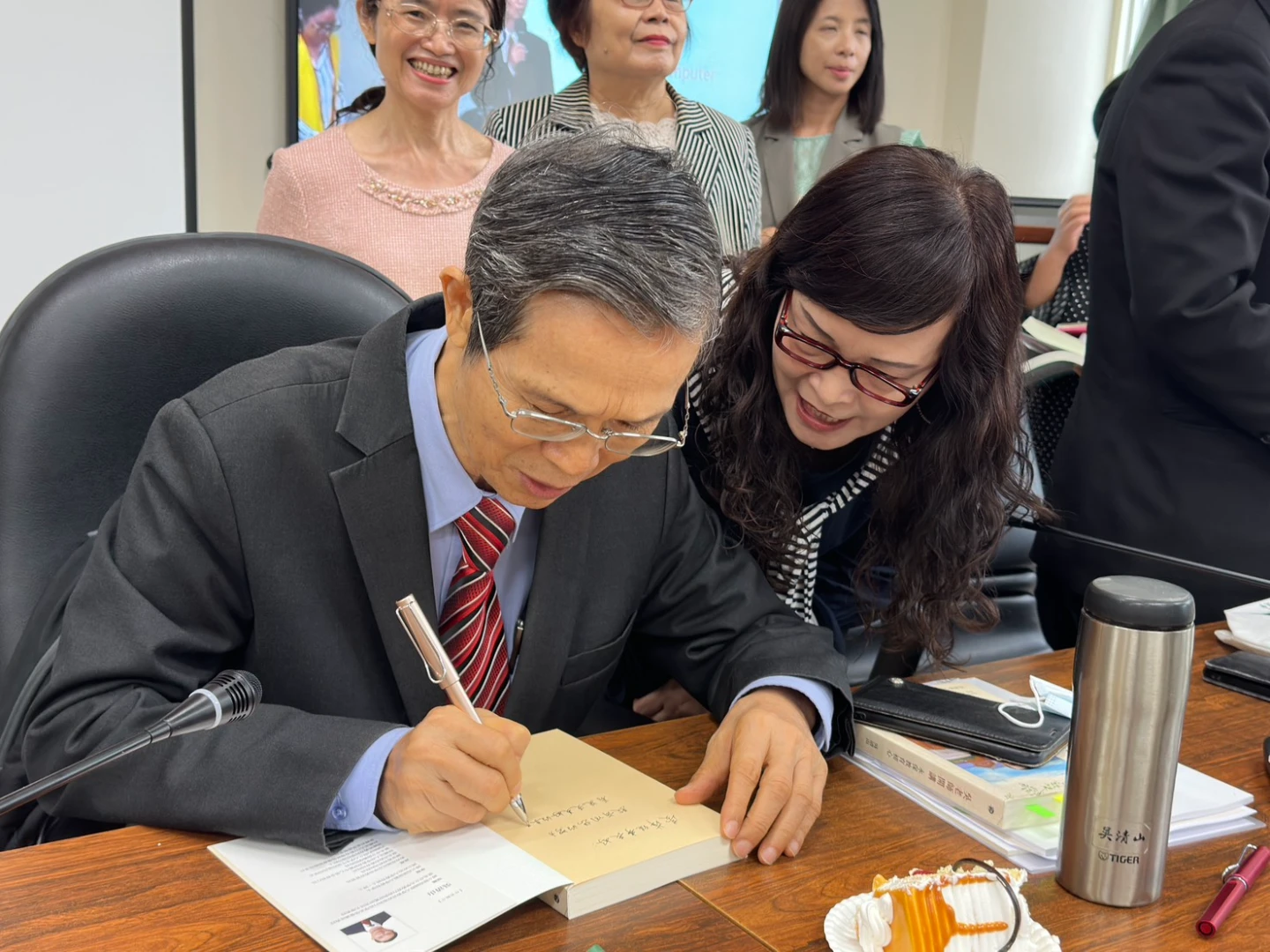 邊讀書邊放牛拚成大學教授！吳清山見證台灣50年教育史　改善偏鄉教育推手