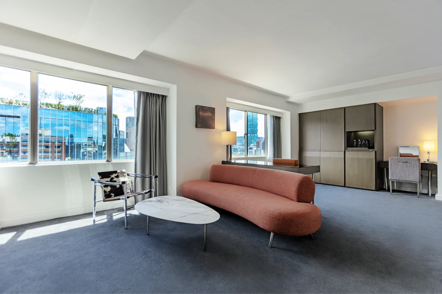 下訂「國聯景觀套房一泊二食」,可再獲得國聯景觀套房住宿券一張(含自助式早餐)。國聯飯店提供