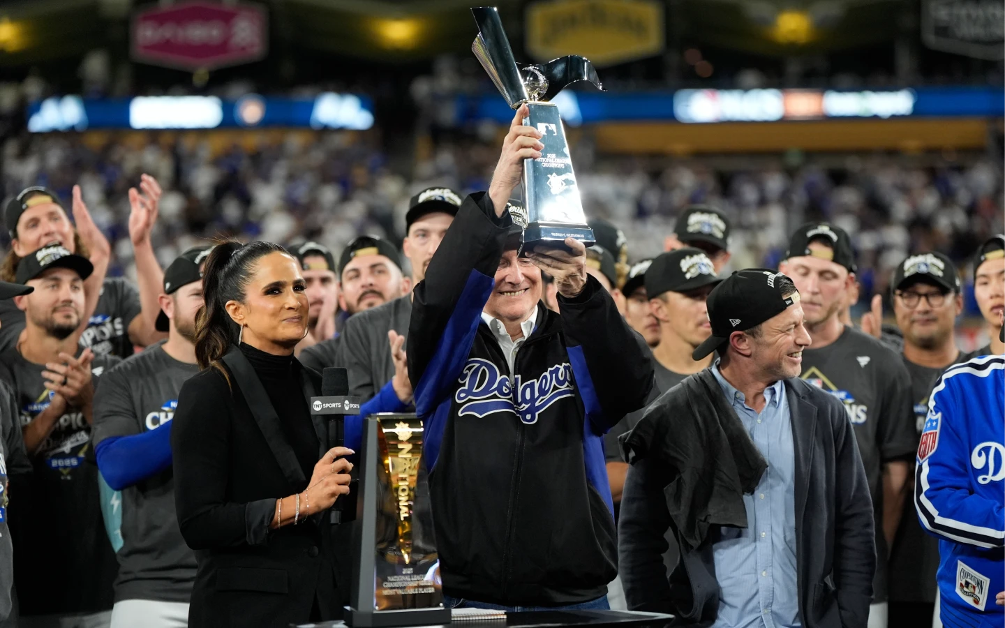 道奇、湖人變一家人！道奇老闆豪砸逾3000億買下湖人