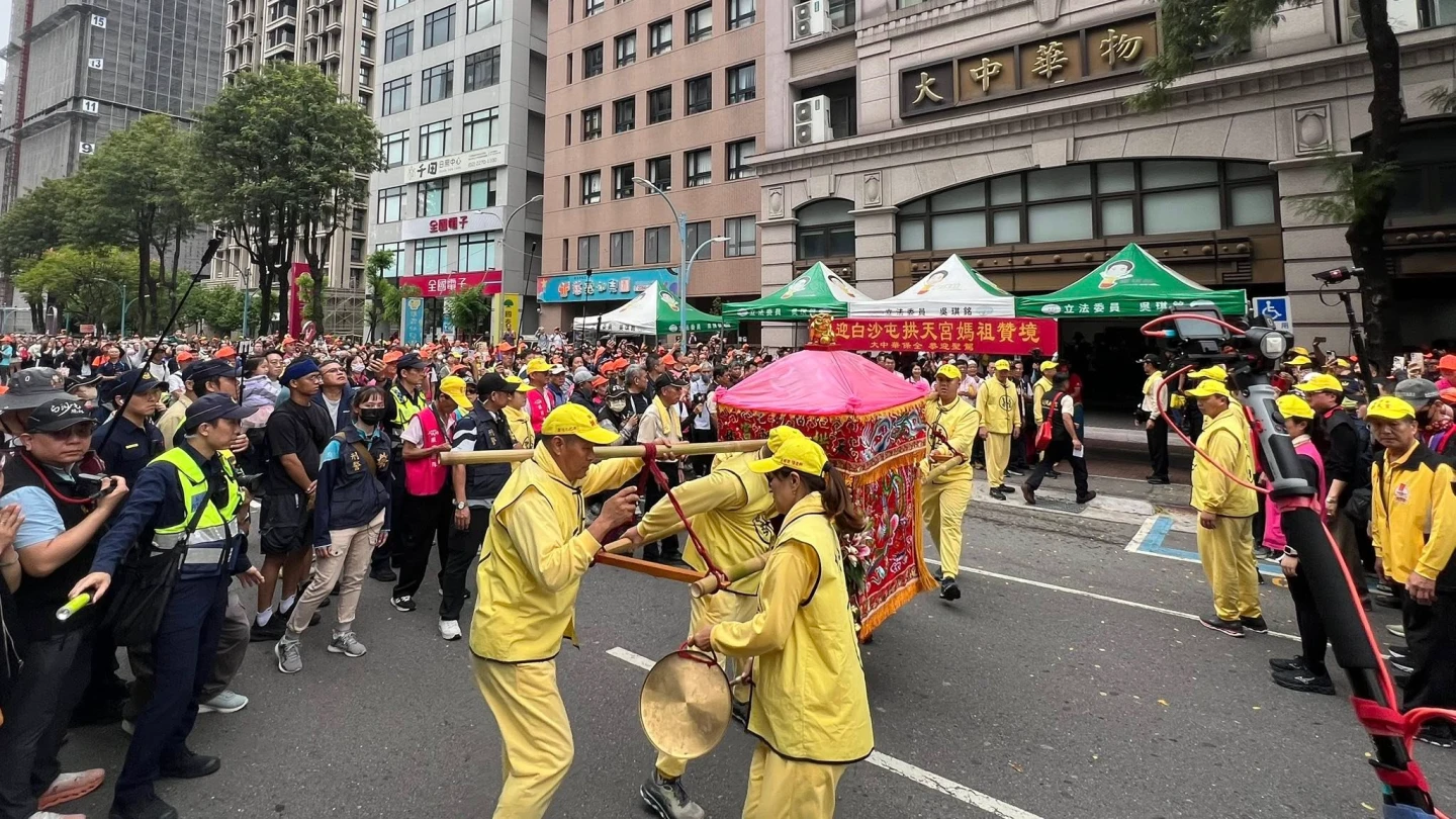 粉紅超跑來了！白沙屯媽祖贊境新北　下午進板橋明返駕