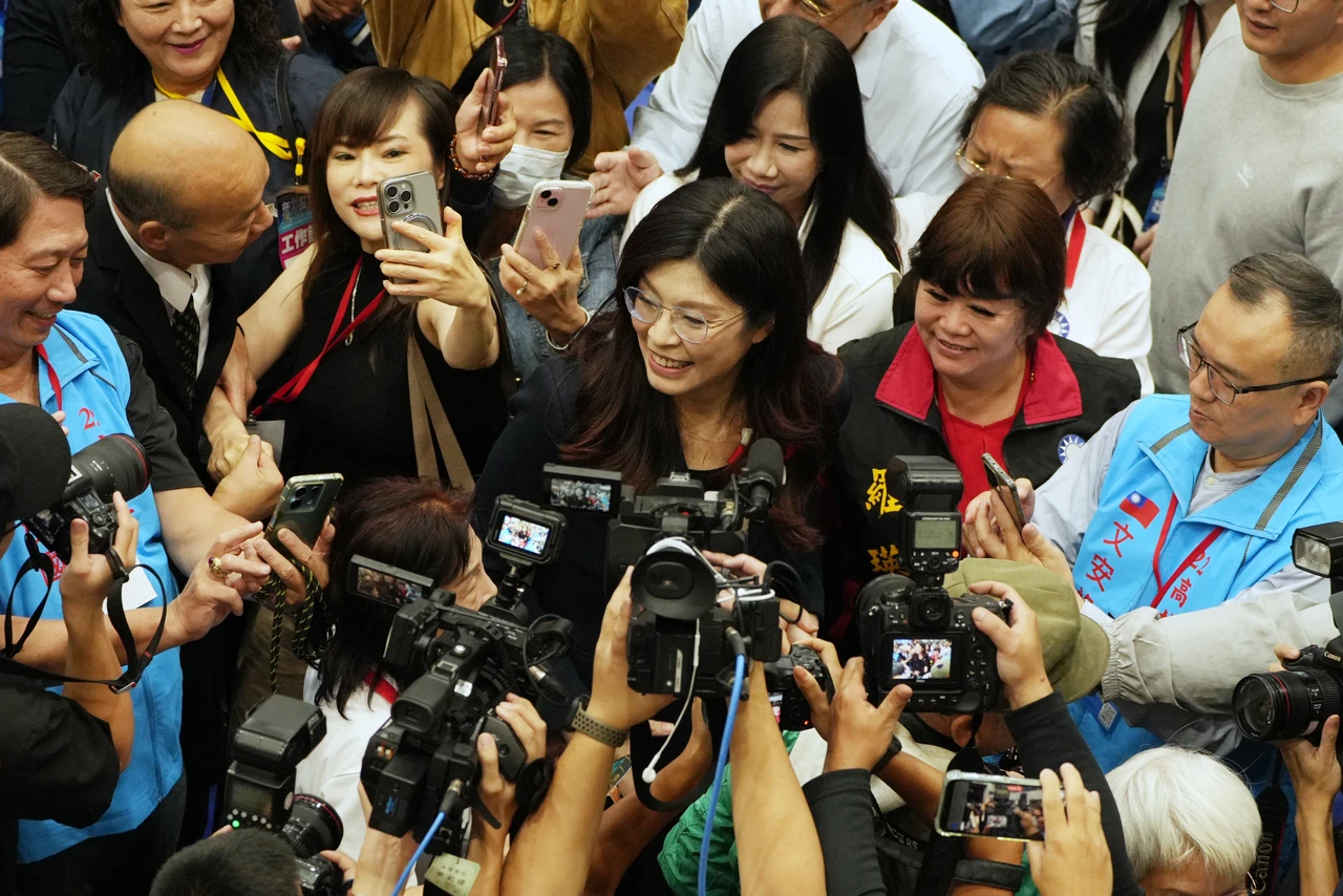 盧秀燕、張善政、侯友宜缺席主席交接 鄭麗文急喊:大家心連在一起