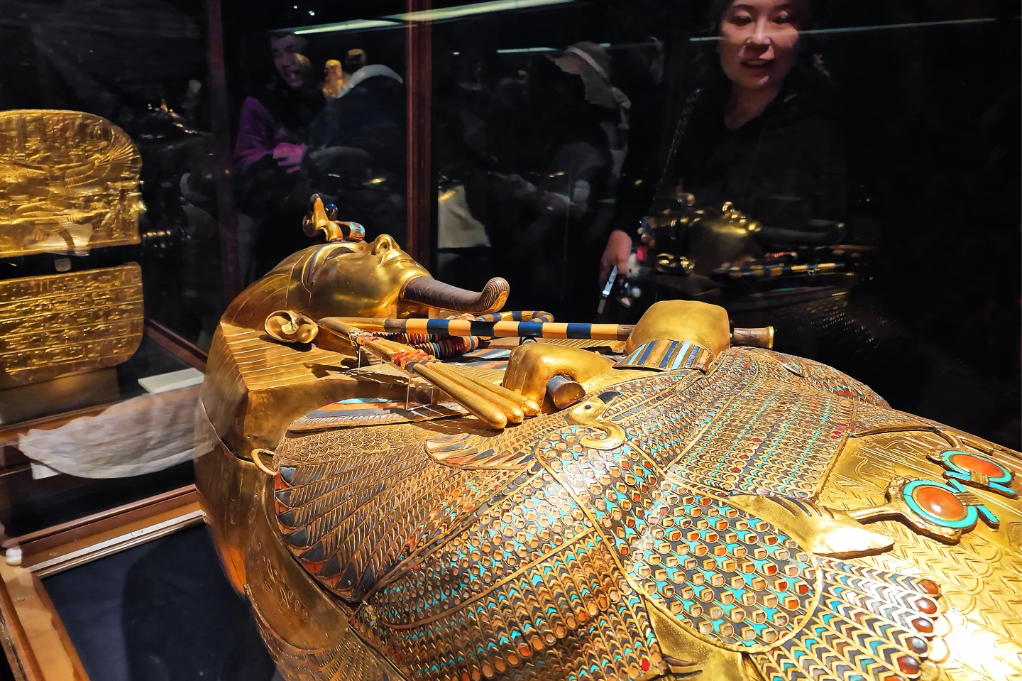 大埃及博物館將首度完整呈現圖坦卡門陵墓全貌,圖為圖坦卡門黃金人形棺資料照。法新社