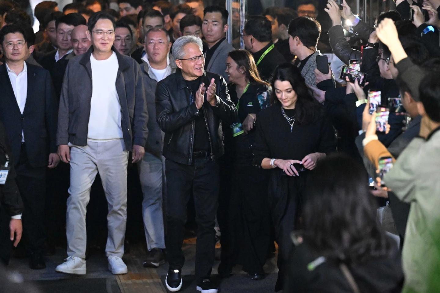 黃仁勳上周訪韓,女兒黃敏珊扮演關鍵角色。取自《每日經濟新聞》