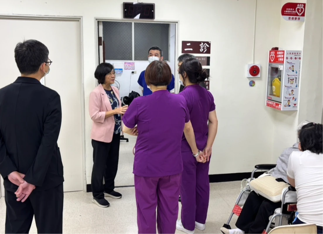 新北市衛生局長陳潤秋前往視察。新北市衛生局提供