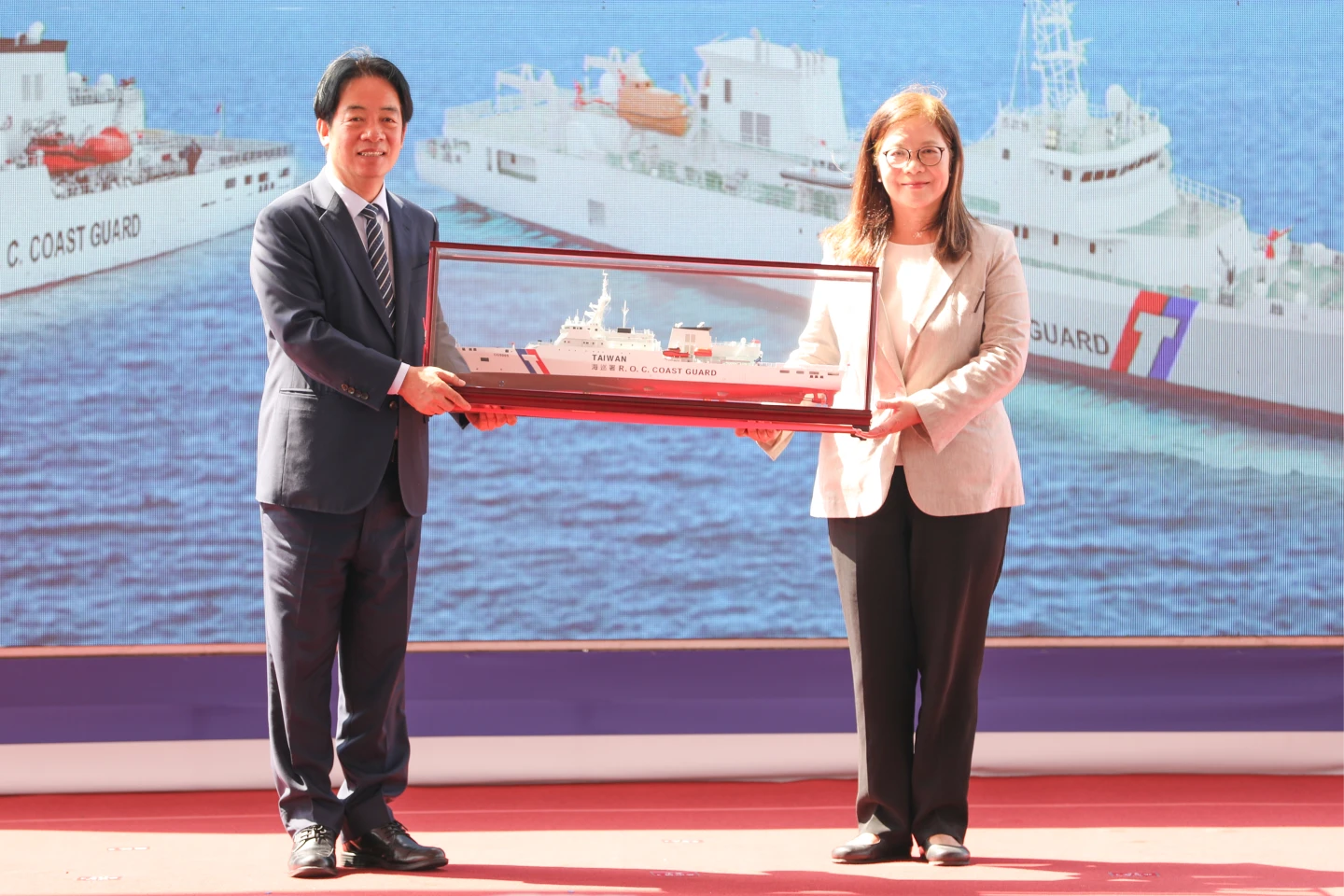 「西拉雅」命名4千噸級巡護船,管碧玲說,是一種價值的實踐。海巡署提供
