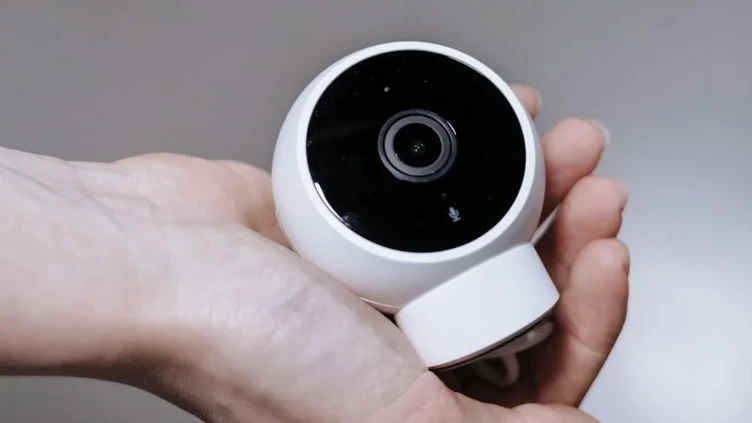 外籍看護每晚洗澡爬上天花板！原因很心酸　忍3月怒告雇主求償贏了