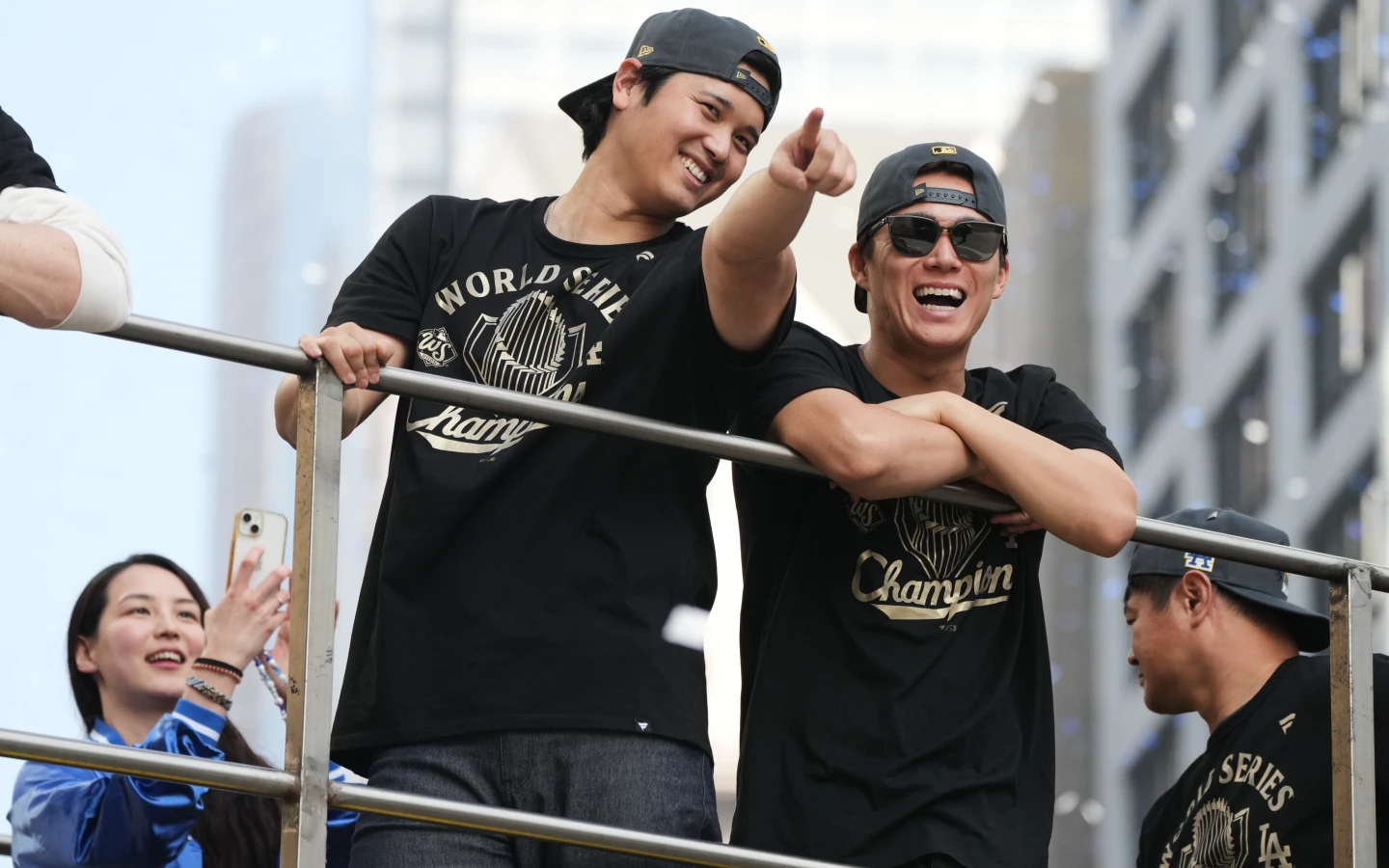 圖輯｜道奇二連霸風光遊行！大谷翔平高喊3連霸　山本由伸烙英文重現爆紅金句