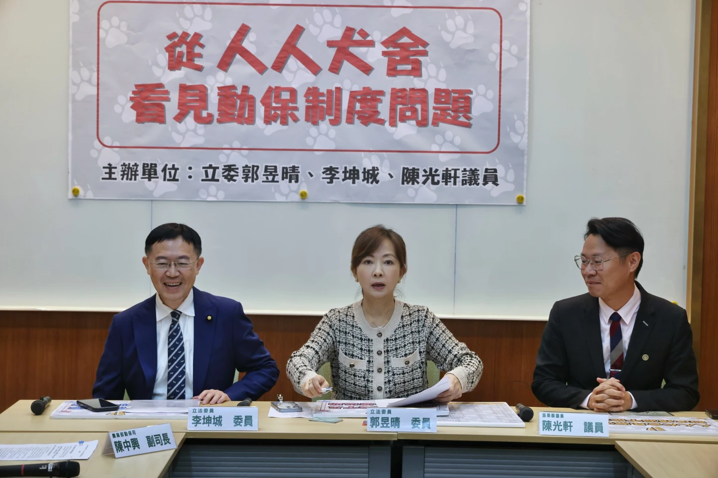 獸醫師黑心繁殖小犬、割聲帶！綠委揪漏洞　農業部準備出手