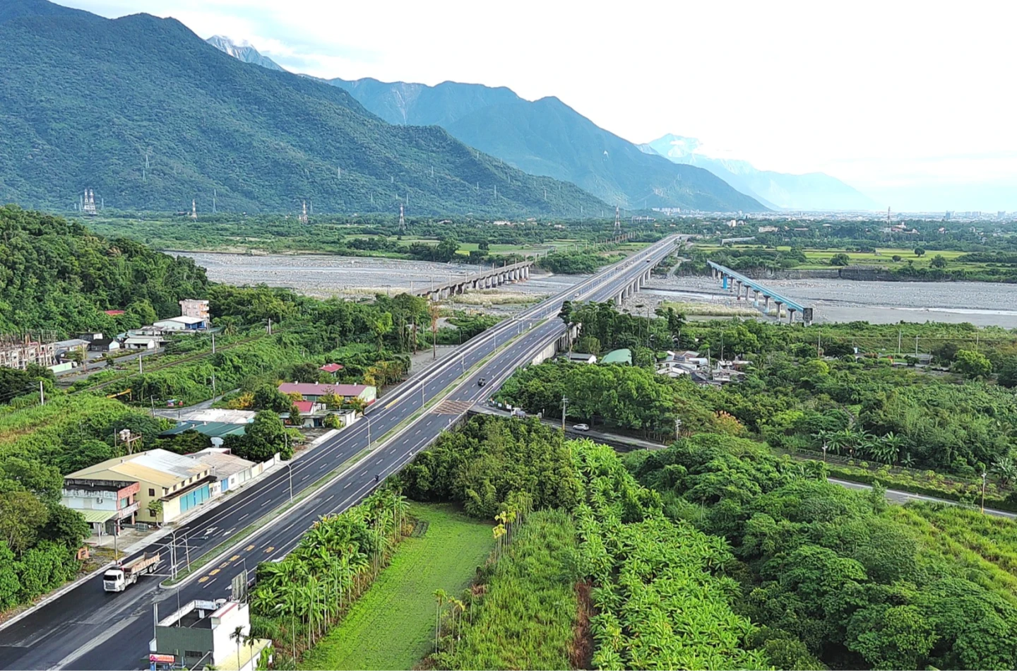舊版尖峰期易壅塞！台9線木瓜溪橋11/7改建完工　增人行道眺望縱谷、奇萊山