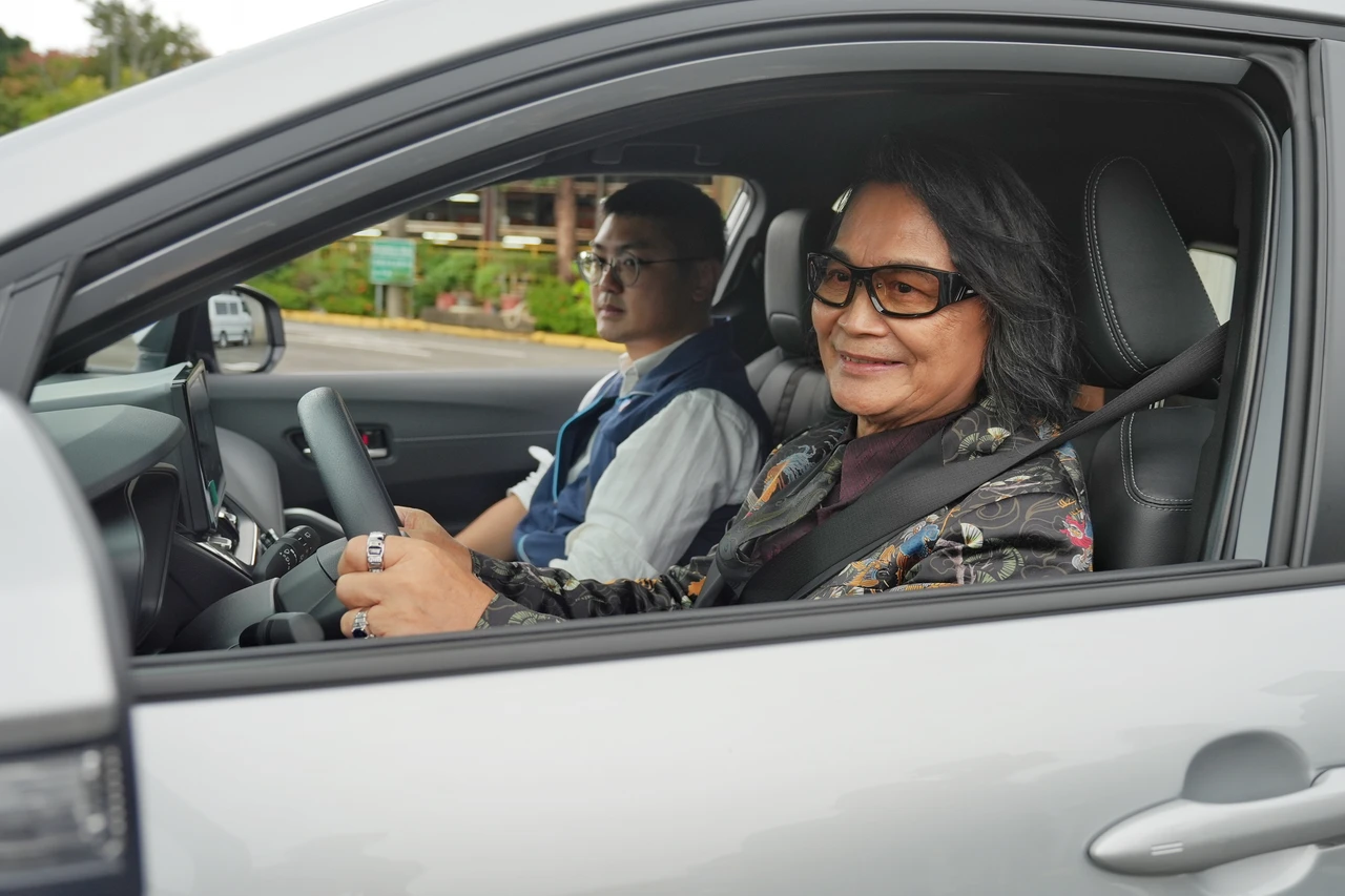 5月底高齡換照新制下修至70歲！收費50元　違者最高罰3600元
