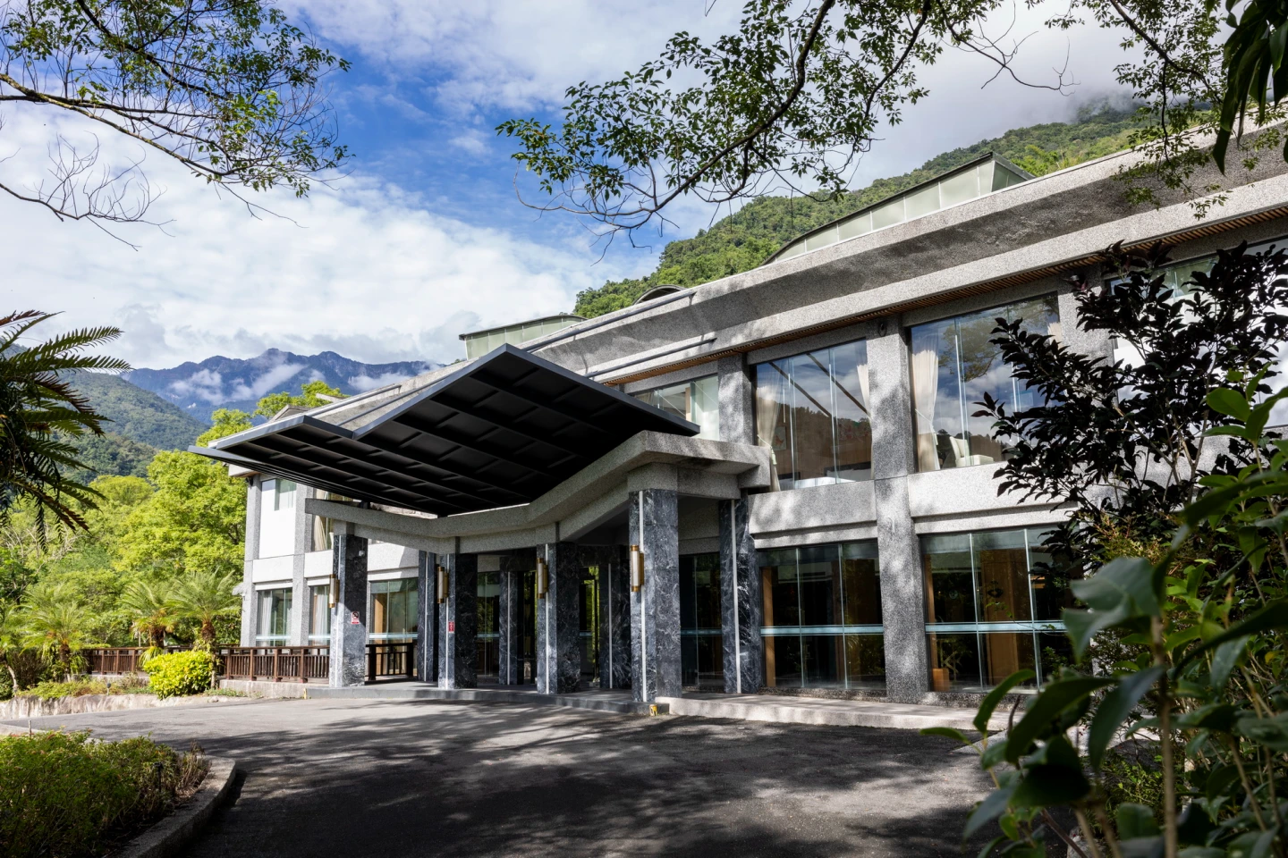 天成集團首進駐森林遊樂區！全新蝴蝶谷溫泉飯店　一泊三食8888元起