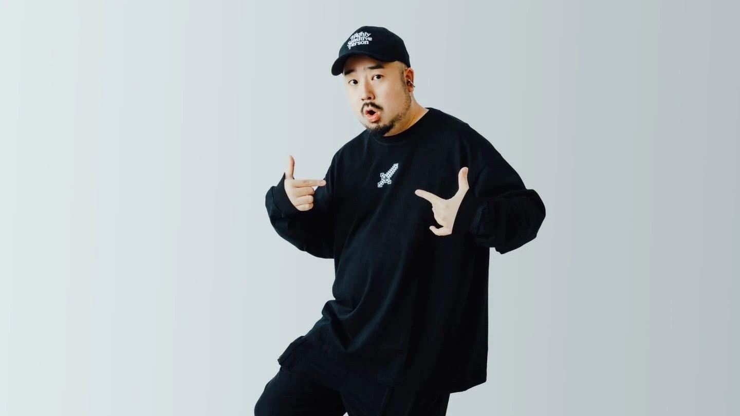 接棒薛仕凌！阿達現身新北檢自首閃兵　30萬交保　