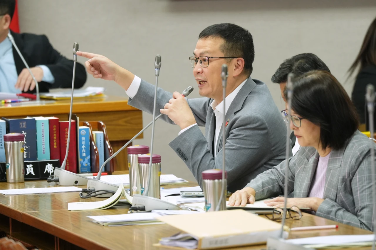 《財劃法》再修！行政院稱「總預算無法調整」　藍黨團：退回重編財是該做的事