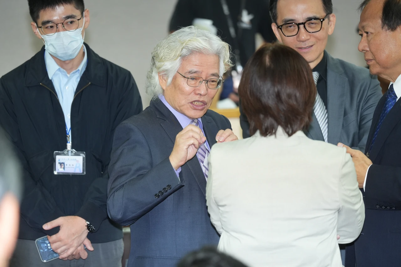 藍白提停砍公教年金！銓敘部曝「雙輸」將提前破產　他嘆世代不公平