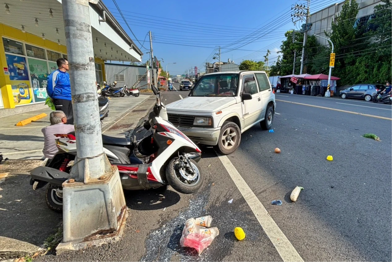 驚悚片｜嘉義台3線死亡車禍！轎車連撞2機車衝路桿　73歲婦喪命