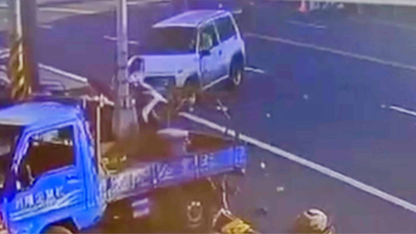 驚悚片｜嘉義台3線死亡車禍！轎車連撞2機車衝路桿　73歲婦喪命