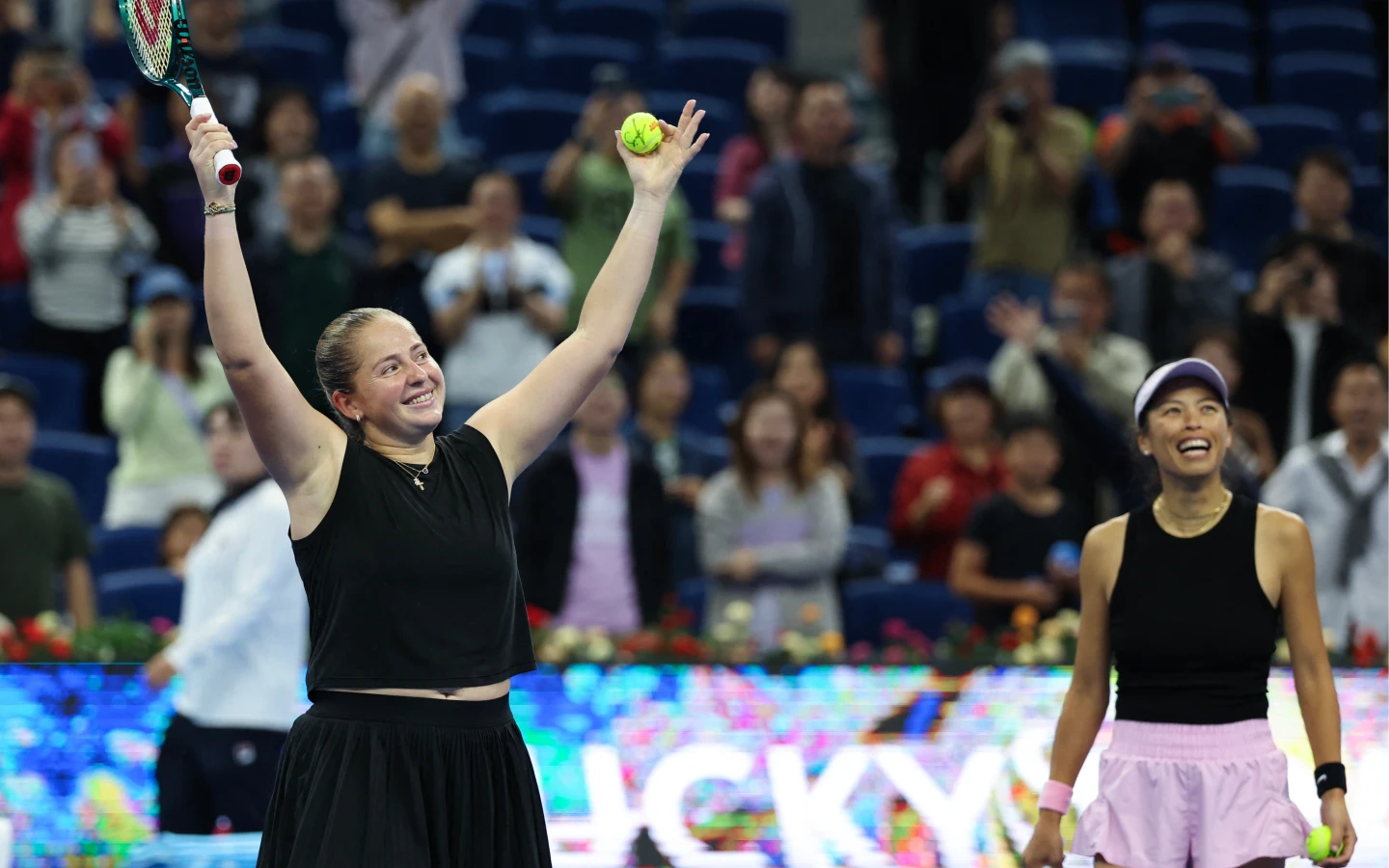 謝淑薇搭O妹超殺！小組賽連克法網、溫網冠軍組合　生涯第5度殺進年終賽4強