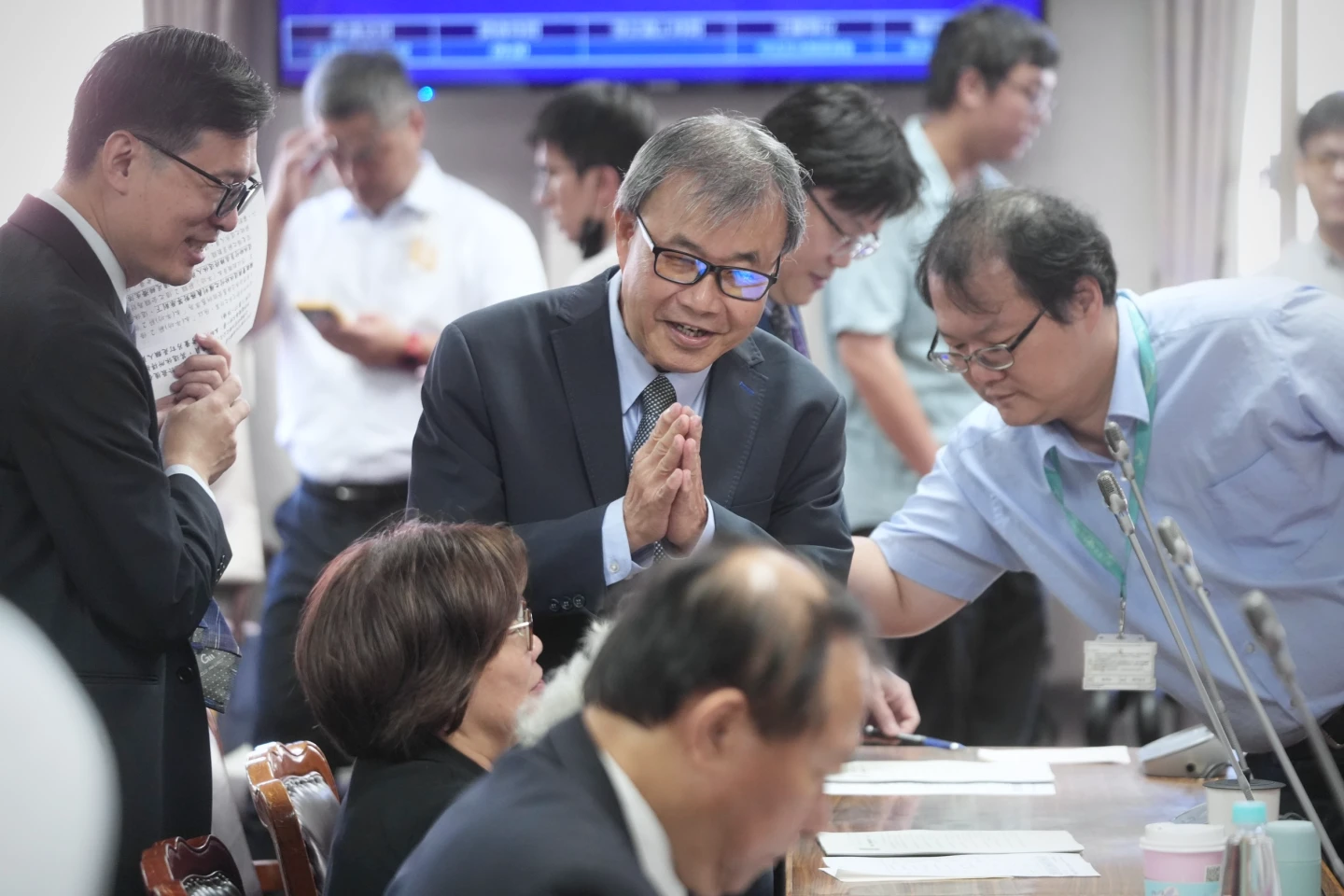 藍白推停砍教職員年金！教育部曝85%月領5萬以上　鄭英耀盼維持