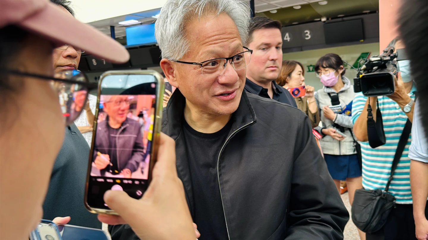 360全景機艙解密｜黃仁勳搭龐巴迪7500首飛台南　為台積電打氣