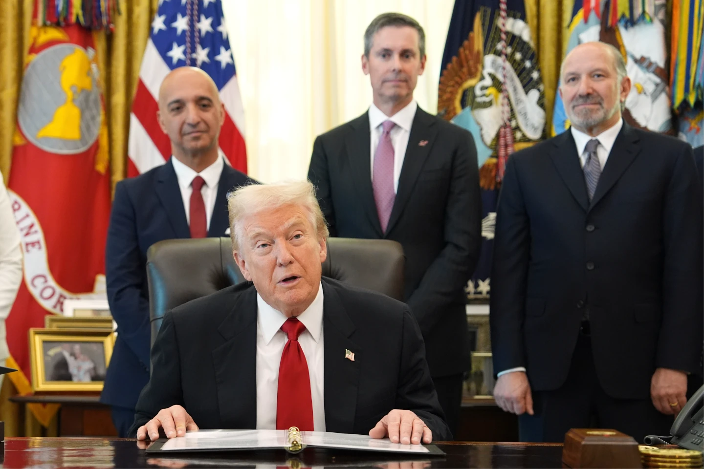 川普宣布減肥神藥大降價　藥廠高層突然「當場暈倒」