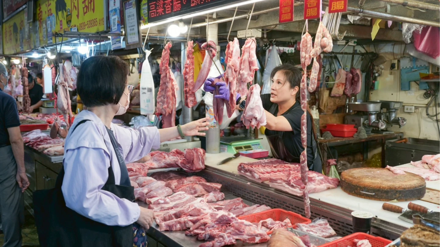 豬瘟解禁次日！2.1萬頭活豬入市價格再增7.7％　農業部估下周一需求趨緩　