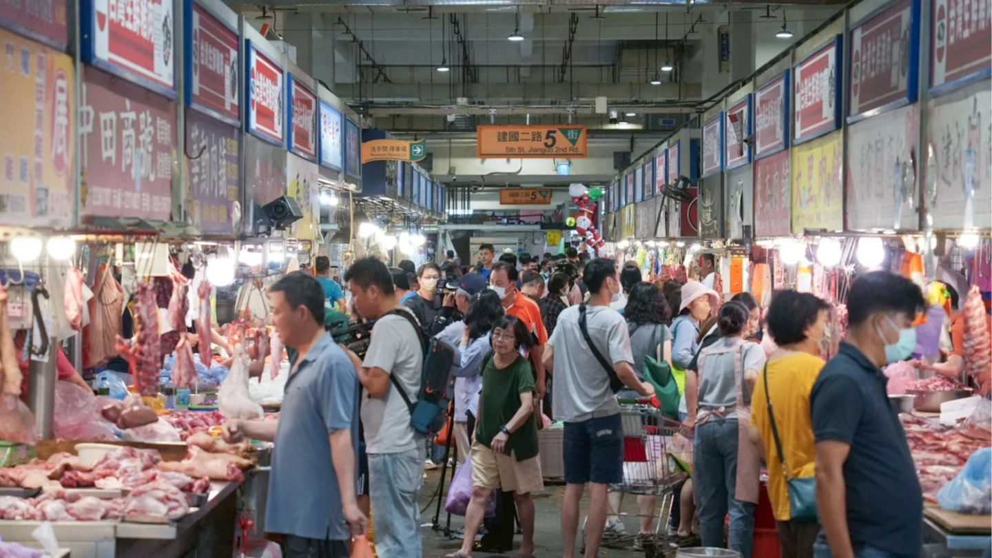疫後復市首日！豬肉攤加倍存貨　盧秀燕二度致歉後視察建國市場　