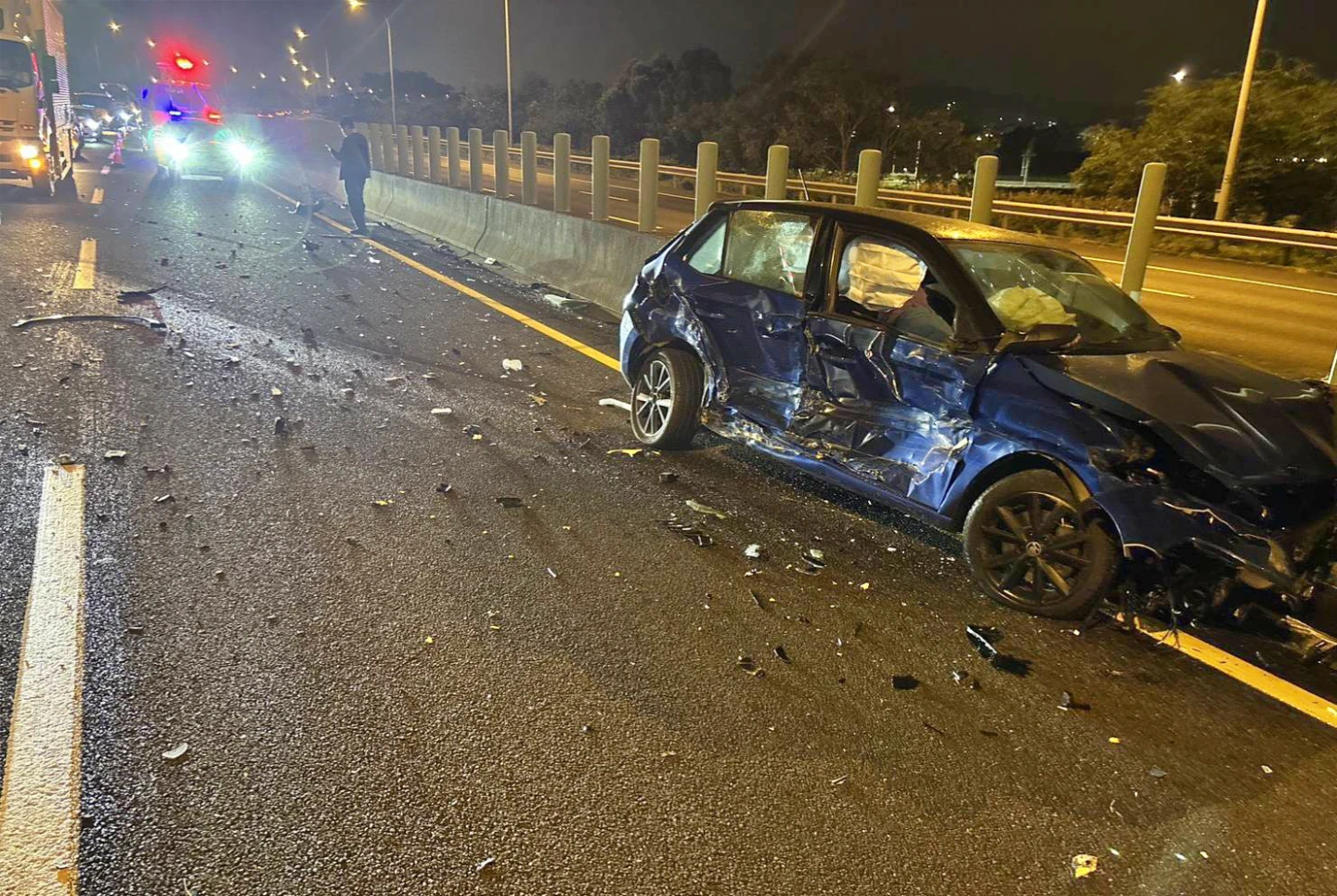 國3驚爆「地雷區」！不明車輛沿途掉鐵片　17車爆胎、連環撞釀4傷