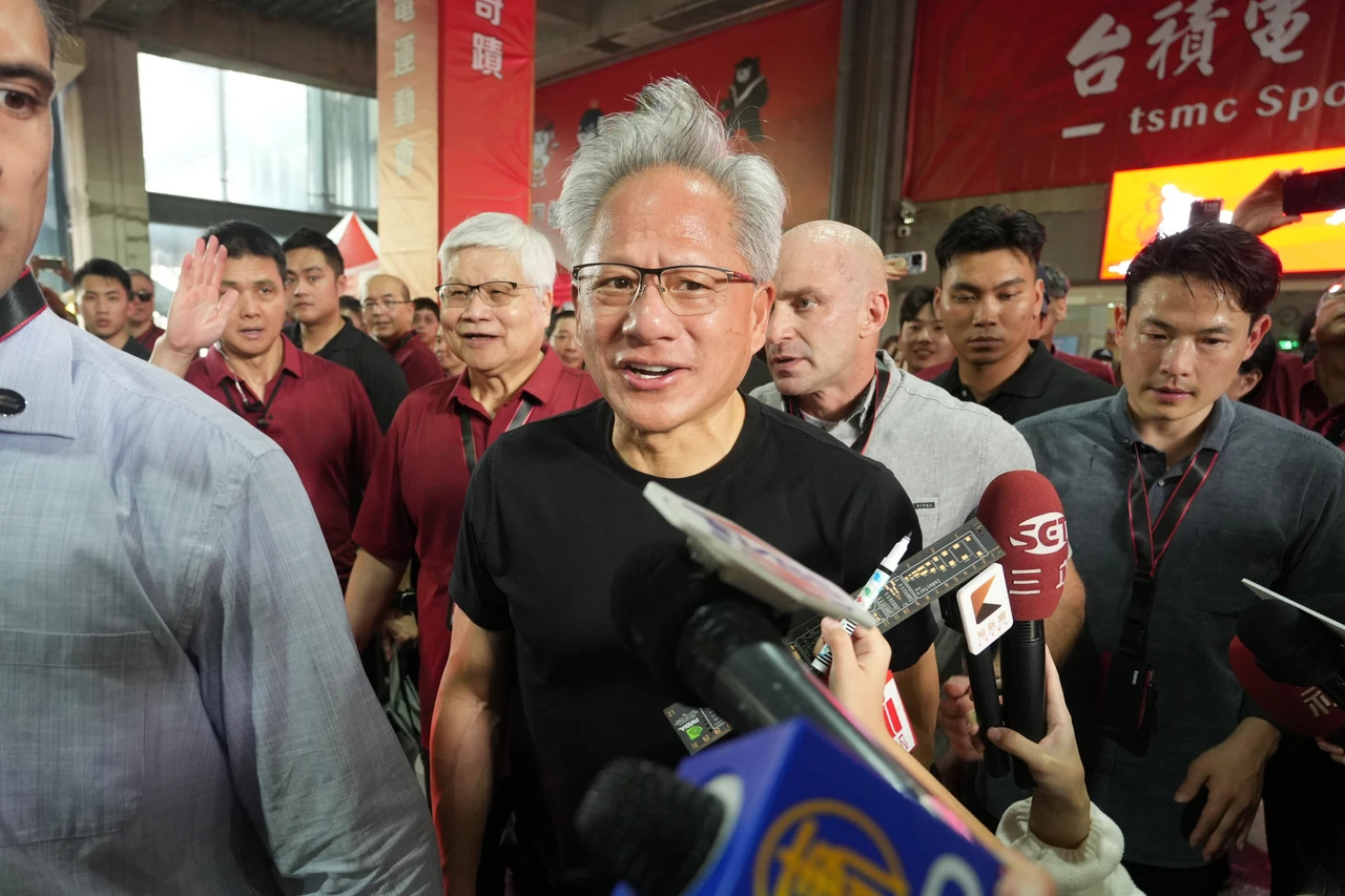 黃仁勳指輝達在手訂單逾16兆　業務「非常、非常強勁」