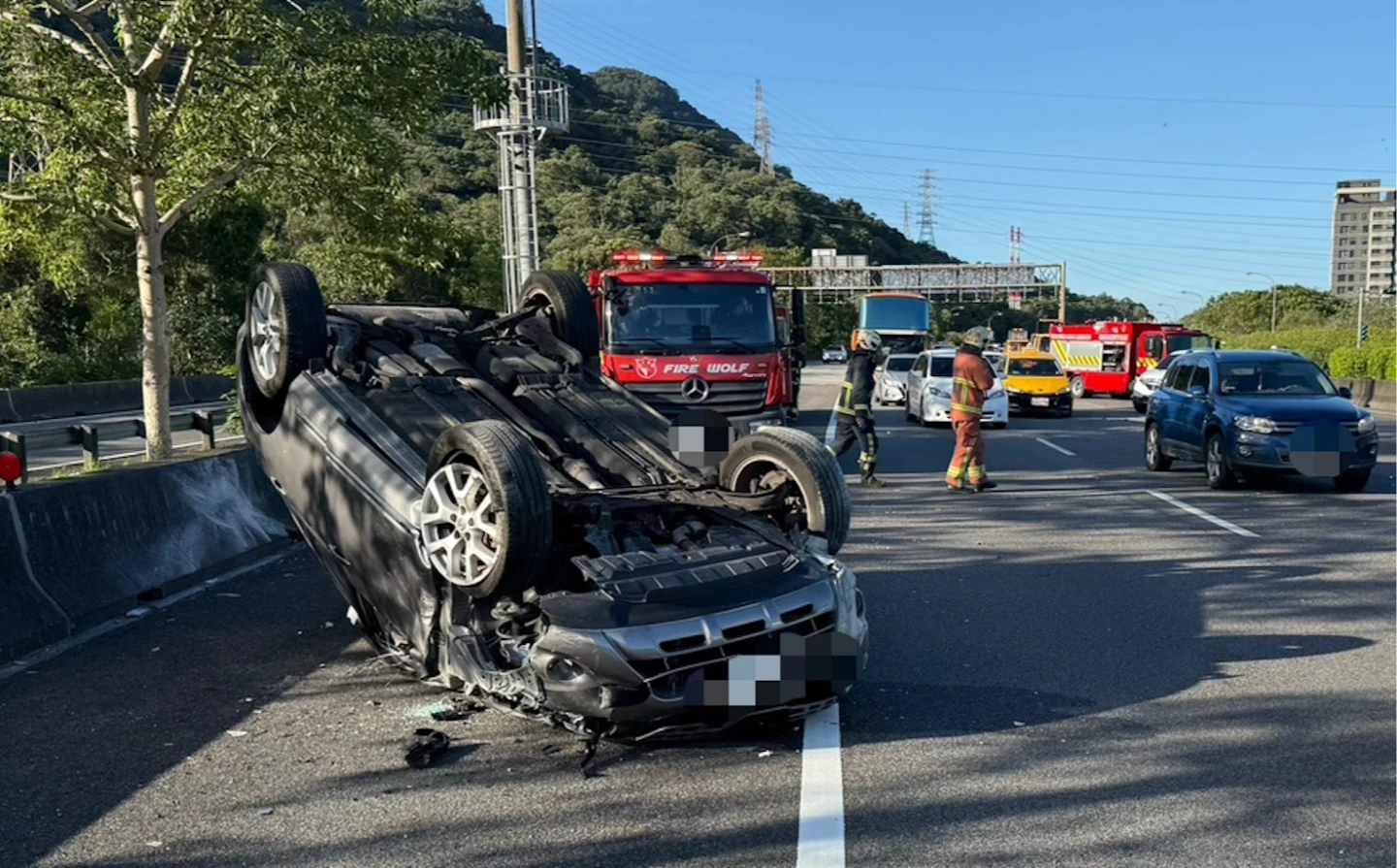 國三北向50.8k車禍！3車事故　釀1車翻覆1人傷送醫