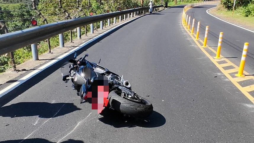 北宜公路28.4K車禍！紅牌重機騎士摔落邊坡　幸運輕傷送醫