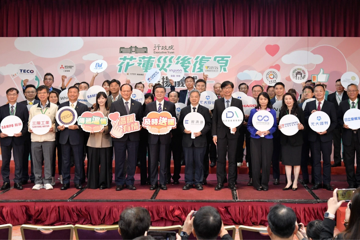 卓榮泰感謝廠商、國人挺身而出幫花蓮　全力警戒鳳凰颱風