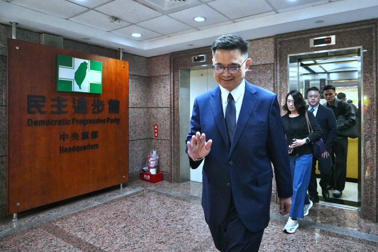 賴瑞隆每月做民調！曝跟柯志恩差距　喊話：今天當選明天上工