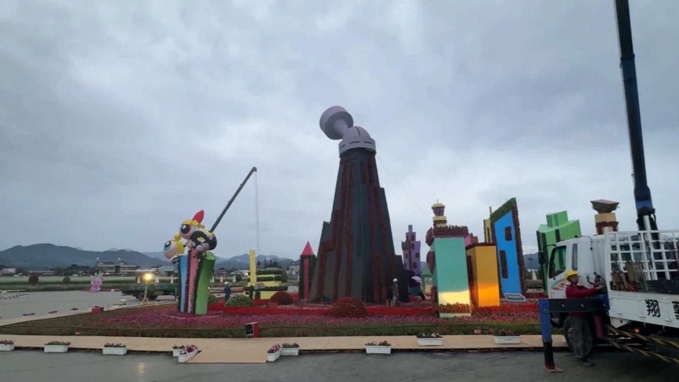 有片｜鳳凰來襲！台中花毯節連夜啟動防颱措施　陸警發布即閉園