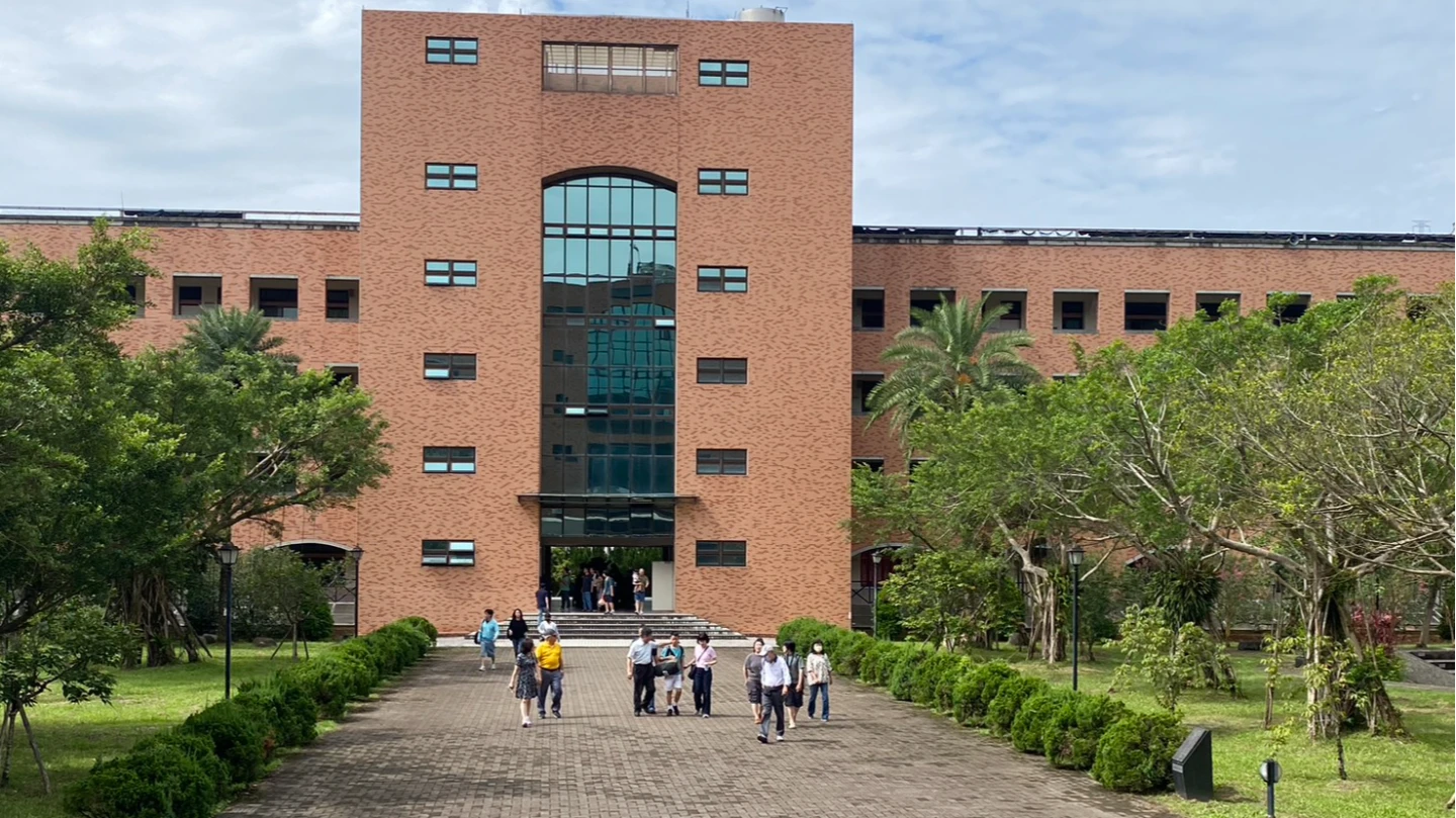 宜蘭颱風假！慧燈中學1400學生「到校自習」惹議　校方宣布：中午起放假