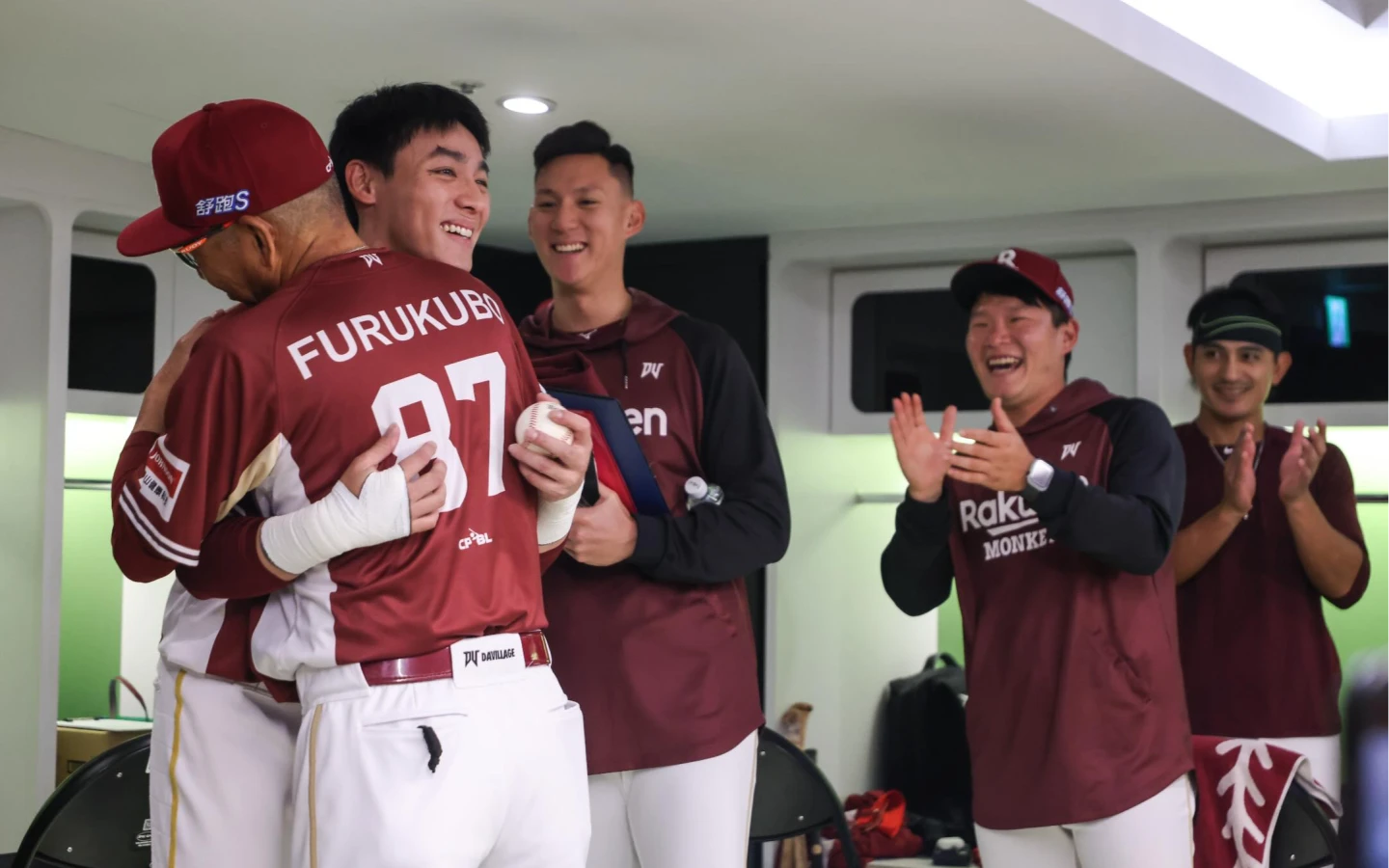 「忍不了」！樂天桃猿陳晨威爆粗口聲援阿公　球迷留言要求球團給交代