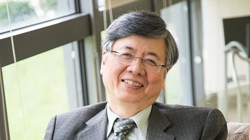 名醫江漢聲看診遭病患揮刀攻擊！左腹、手腕被刺傷　輔大醫院譴責醫療暴力