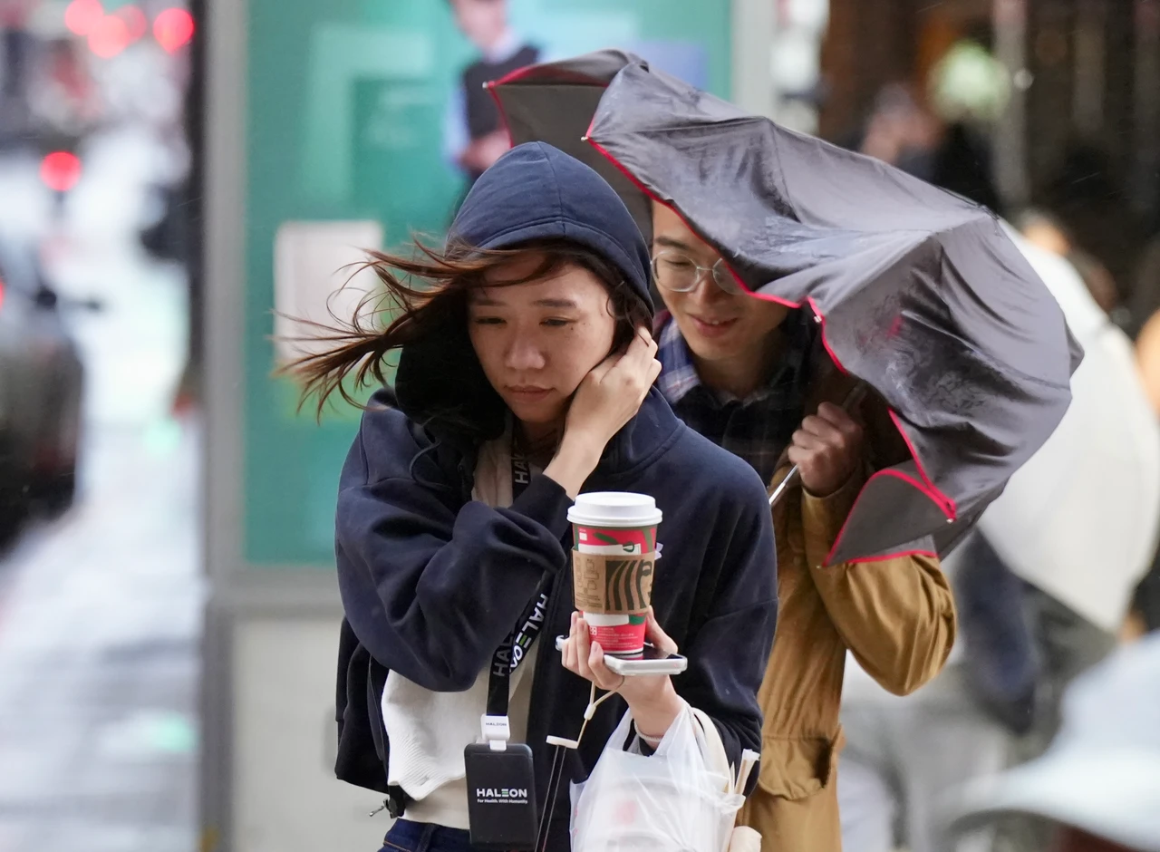 11/12停班課一覽｜宜蘭致災性雨彈狂炸！全台11縣市+花蓮3鄉鎮1校颱風假　基北北桃等10縣市沒放