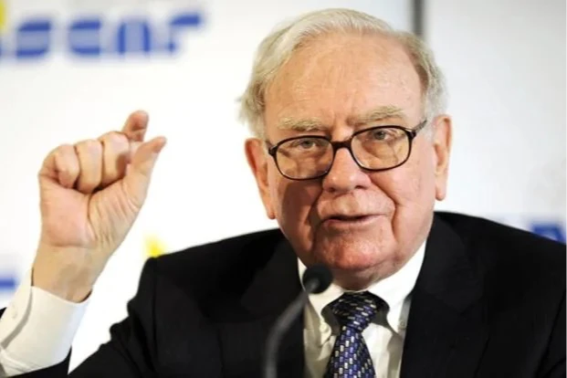 巴菲特年薪只領310萬　酸馬斯克天價薪酬「嫉妒與貪婪手牽手一起走」