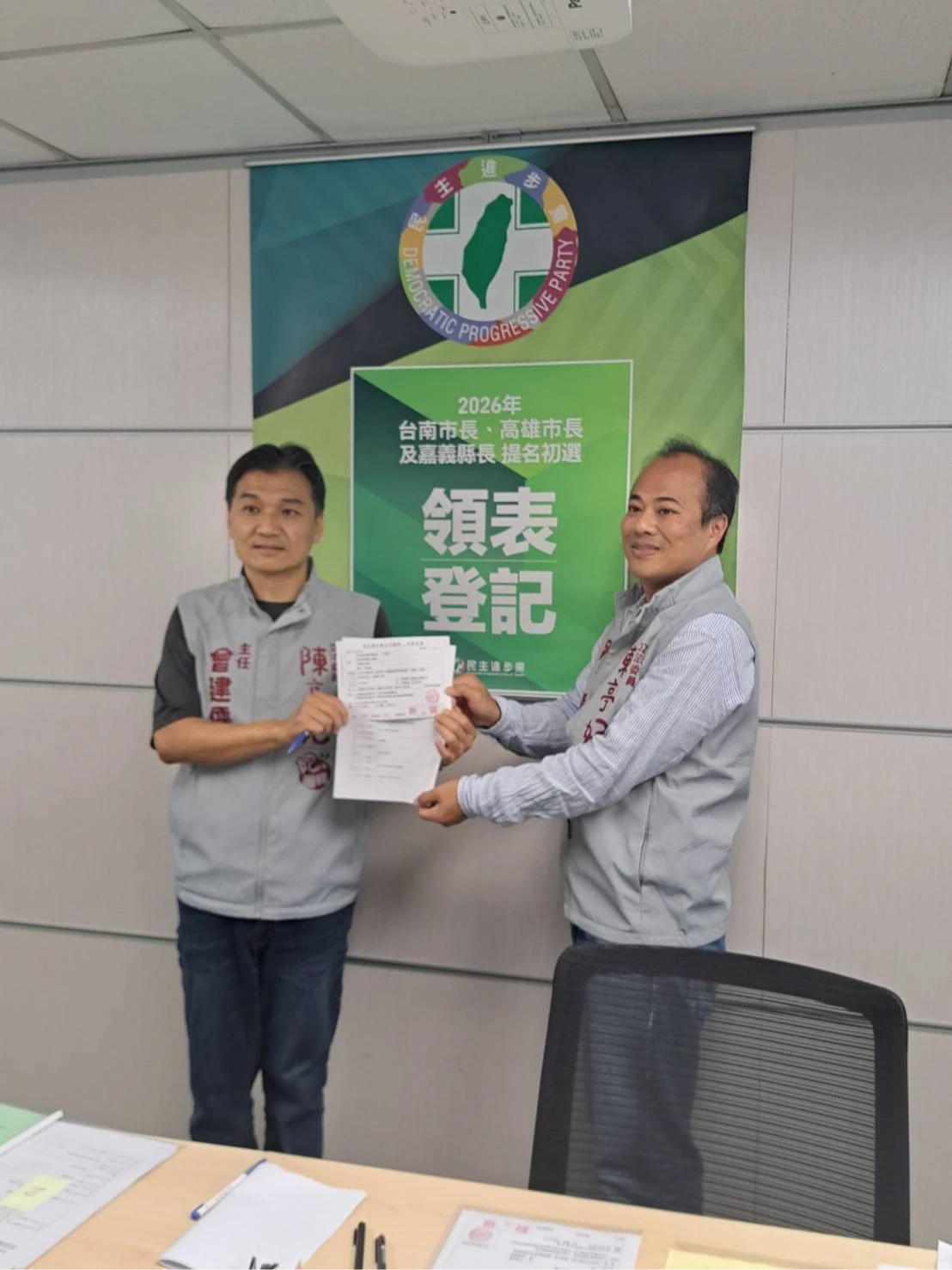 幕僚代登記市長初選！陳亭妃霸喊：我會成最強母雞　台南勝敗決定2028