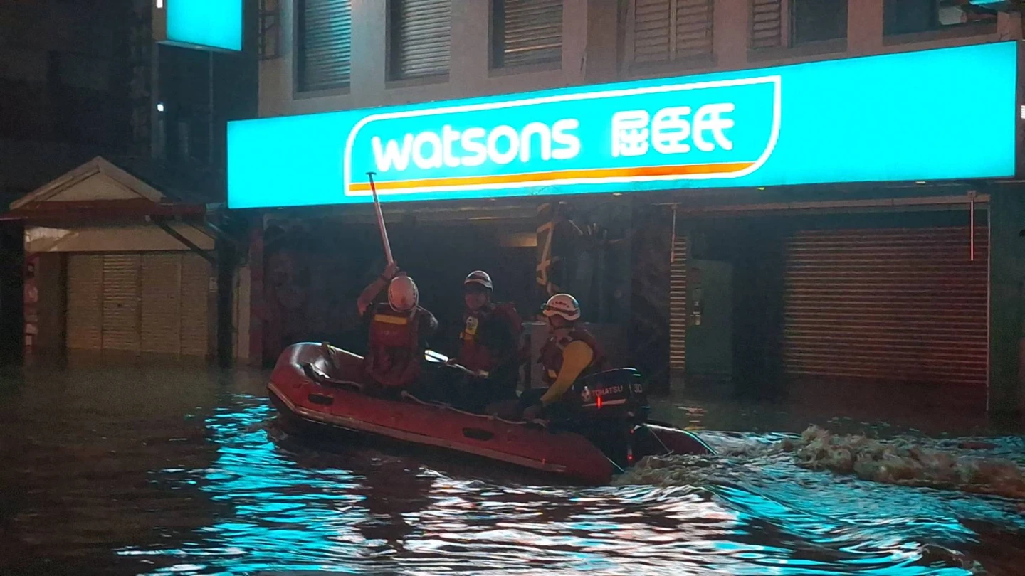 鳳凰颱風還沒來！宜蘭淹水釀190災情、23傷　蘇澳成汪洋國軍漏夜送物資