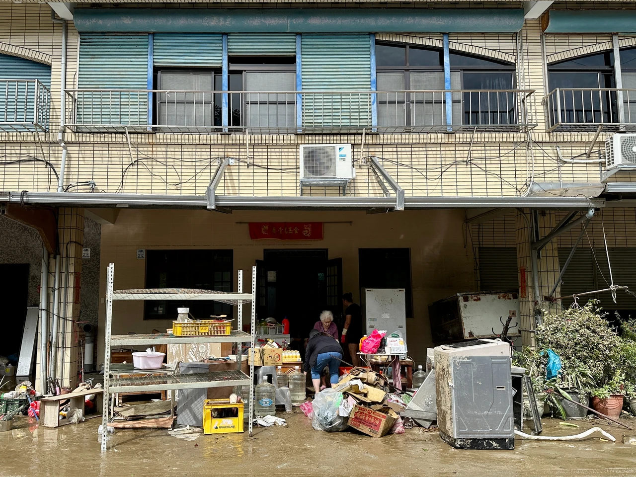 受災戶注意！鳳凰颱風中央加碼淹水補助　水利署「已陸續撥入受災民眾帳戶」