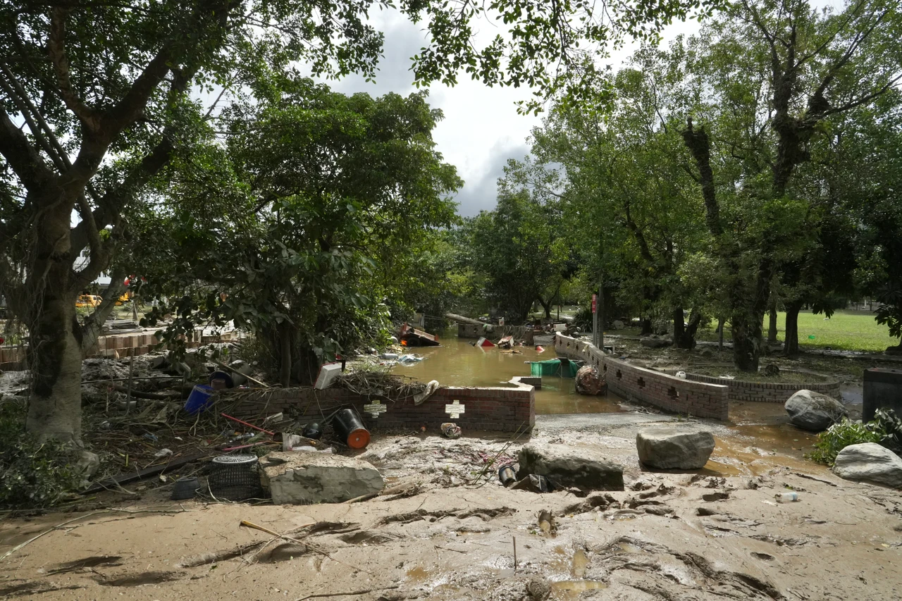 雨炸蘇澳暴雨成災！北市急派7車、機具前進災區救援