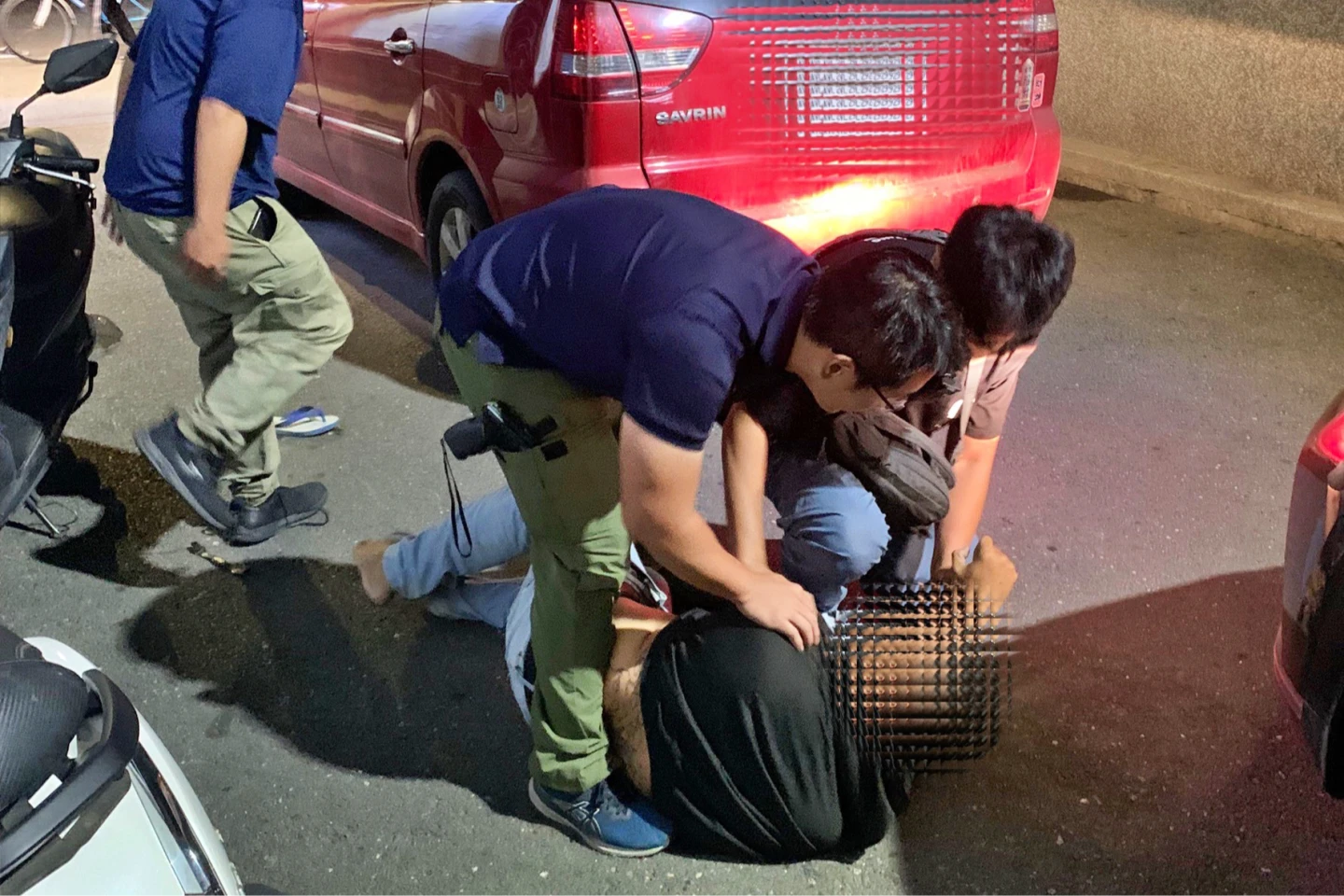 有片｜醫院外爆槍響！台南男痔瘡住院竟嗆輸贏　遭衝撞急鳴槍落跑狼狽落網