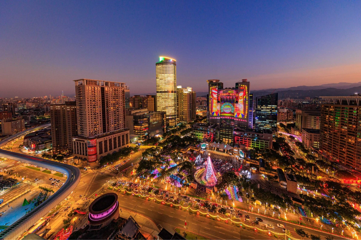 新北耶誕城11/14開城！50樓景觀buffet海鮮饗宴同步登場　4人行1人免費