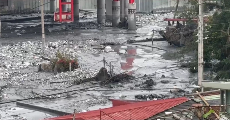 馬太鞍溪新舊堰塞湖威脅並存　花蓮1鄉2村里「紅色警戒」明停班停課