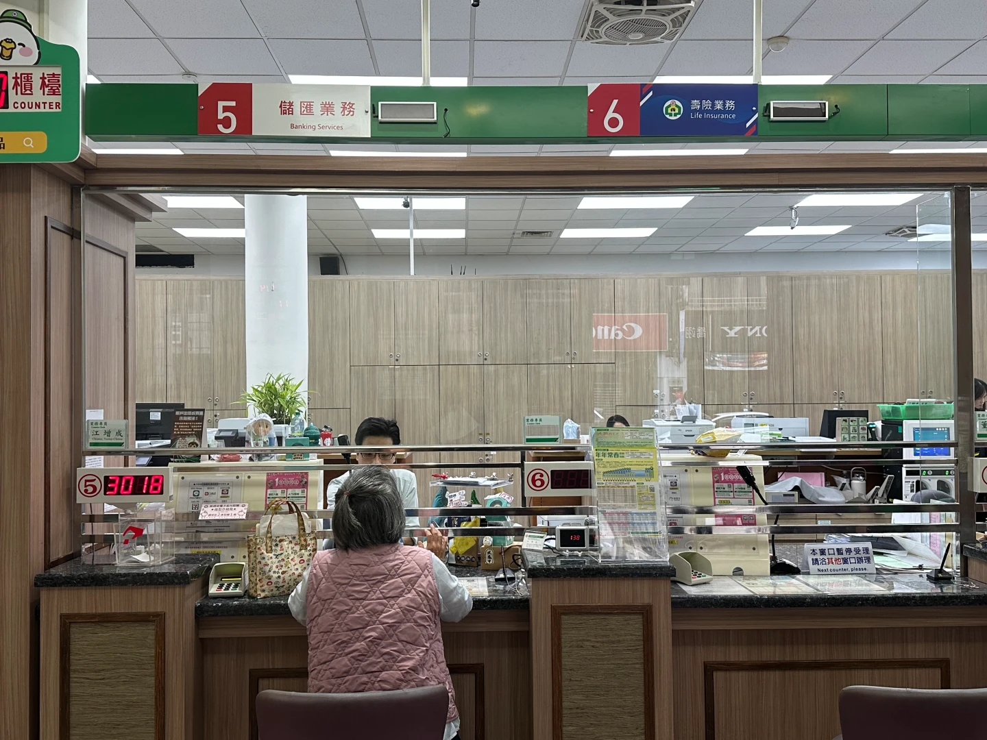 普發1萬！中華郵政2日已發放385萬筆　11/17 ATM開領、11/24臨櫃分流領